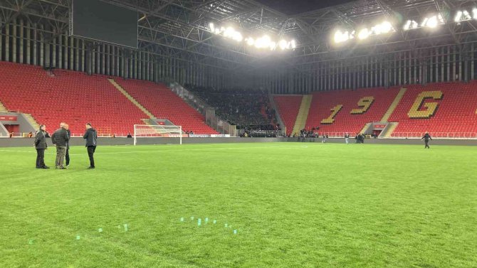 İ̇zmir Valisi Köşger: “(Göztepe-altay Maçı) 13 Kişi Gözetim Altında”