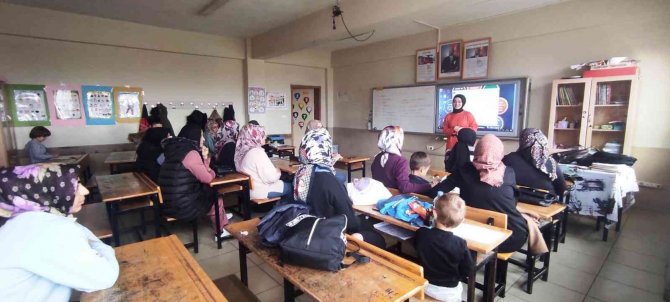 Altıntaş Zafer İ̇lkokulunda “Aile Okulu” Projesi