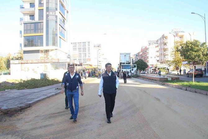 Döşemealtı’nda Atatürk Caddesi’ne Sıcak Asfalt