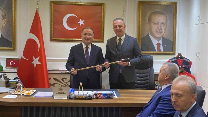 Bakan Bozdağ Belediyeyi Ziyaret Etti