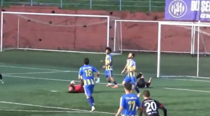 Çaycumaspor’un Kalecisi Demirdelen’in Maçta Yaşadığı Kazada Kafatası Çatladı...o Anlar Amatör Kamerada