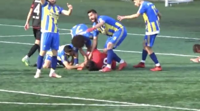 Çaycumaspor’un Kalecisi Demirdelen’in Maçta Yaşadığı Kazada Kafatası Çatladı...o Anlar Amatör Kamerada