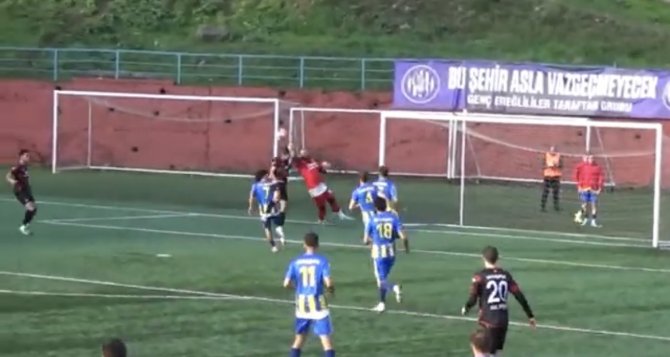 Çaycumaspor’un Kalecisi Demirdelen’in Maçta Yaşadığı Kazada Kafatası Çatladı...o Anlar Amatör Kamerada