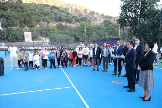 Çocuklara Ücretsiz Tenis Kursu