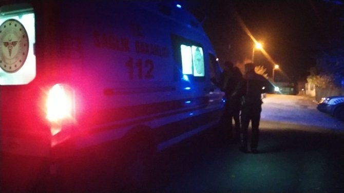 Çorum’da İki Grup Arasında Bıçaklı Silahlı Kavga: İ̇hbara Giden Polis Aracına Kurşun İsabet Etti