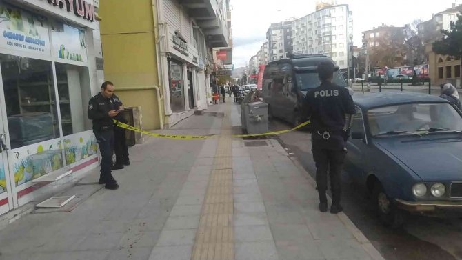 Tartıştığı Kişiyi Sokak Ortasında Silahla Vurdu