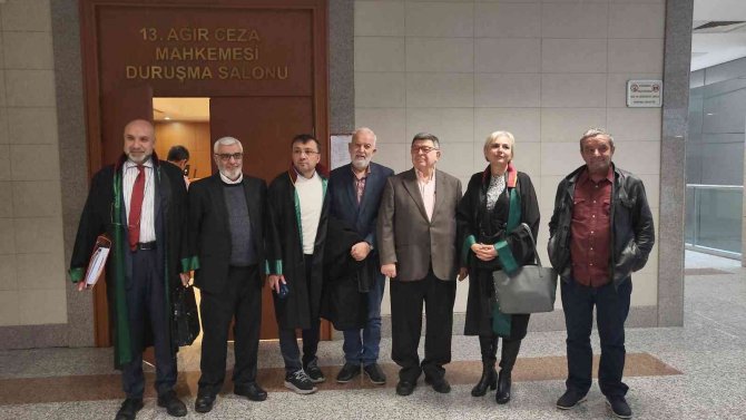 Kapatılan Zaman Gazetesinin Eski Yazarlarına Hapis Cezası