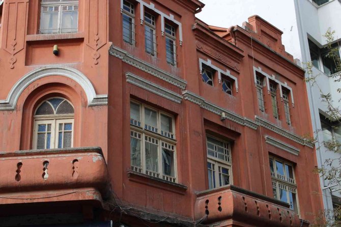 Asırlık Bina Hamamyolu’nun Tarihine Şahitlik Etmeye Devam Ediyor