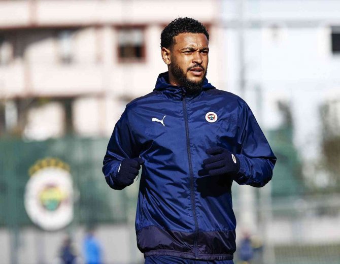 Fenerbahçe’de Altay Ve Szalai Takıma Katıldı