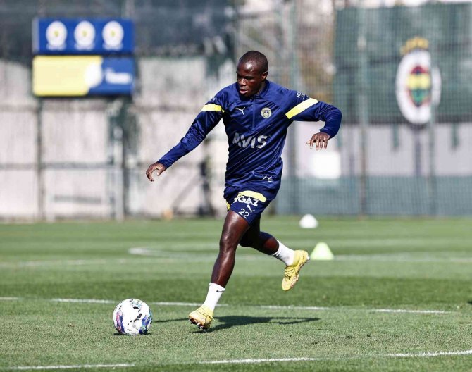 Fenerbahçe’de Altay Ve Szalai Takıma Katıldı