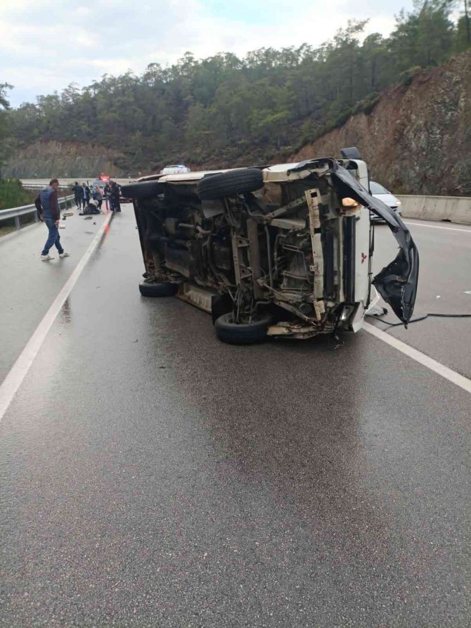 Fethiye’de Minibüs Devrildi: 4 Yaralı