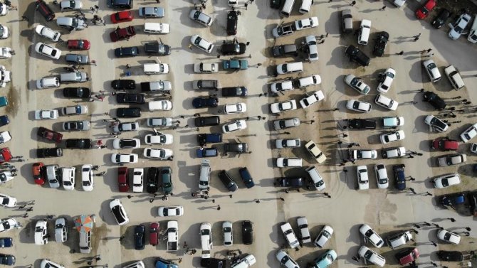 Fiyatlar Düştü Ancak Vatandaşlar Bayilerde Otomobil Bulamıyor