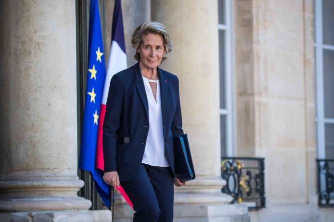 Fransa Bölgesel Uyum Bakanı Cayeux, İstifa Etti