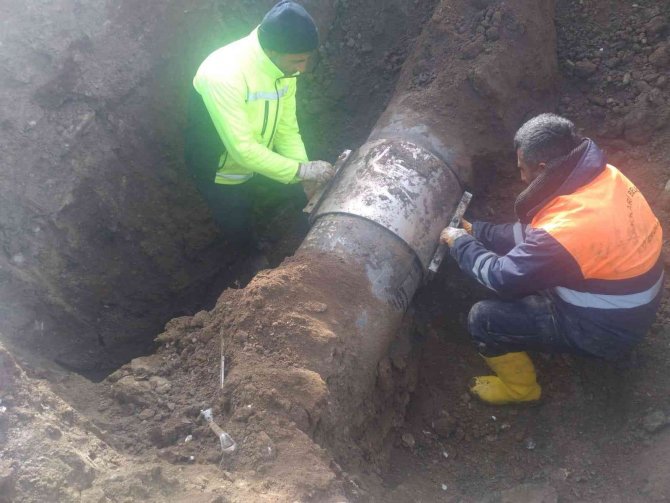 Kar Altında Yapılan Çalışmayla Kente Su Verildi