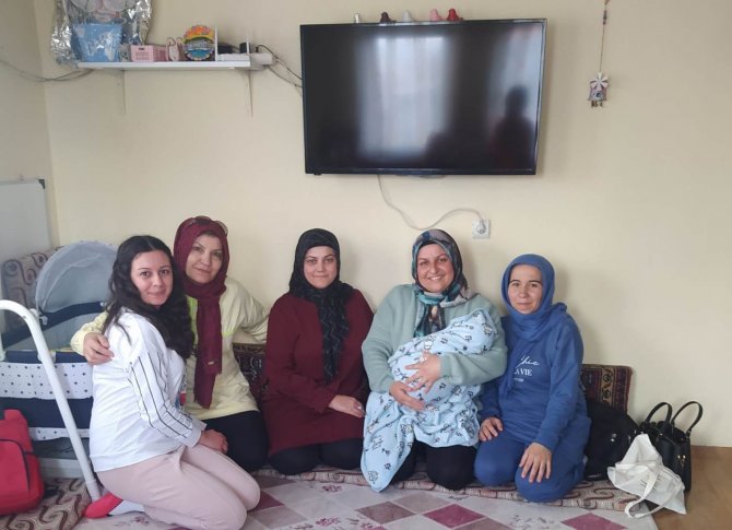 Hisarcık’ta Yeni Doğan Bebeklerin İlk Hediyesi Belediyeden