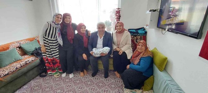 Hisarcık’ta Yeni Doğan Bebeklerin İlk Hediyesi Belediyeden