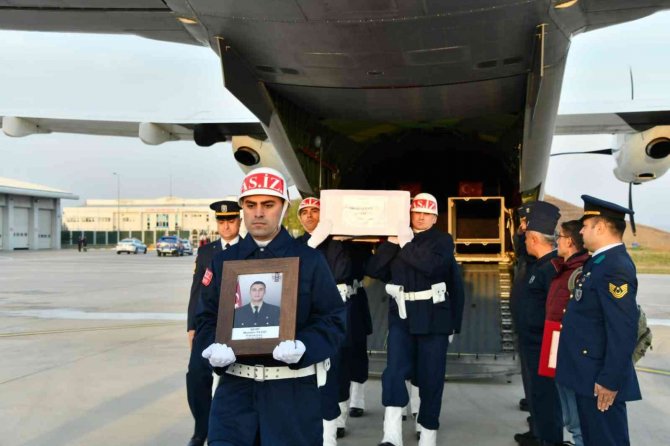 Şehit Mustafa Yıldız’ın Naaşı Amasya Merzifon Havalimanı’nda Karşılandı