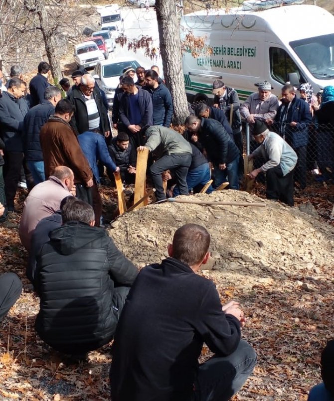 Bir Asrı Geride Bırakmıştı: Iraz Nine 103 Yaşında Hayatını Kaybetti