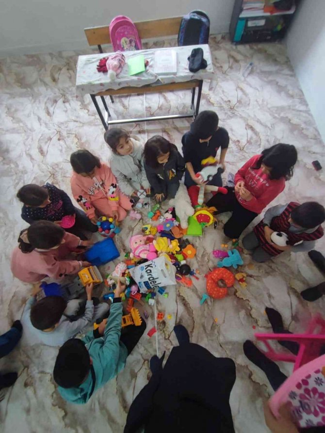 Oyuncak Kardeşliği Projesi 590 Çocuğun Yüzünü Güldürdü