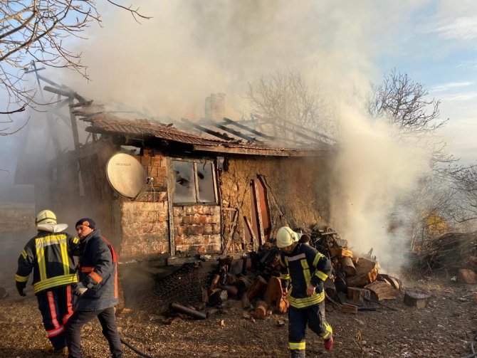 Müstakil Ev Yangında Kül Oldu