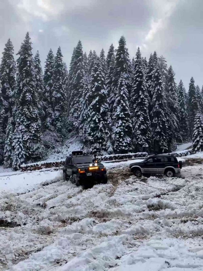 Doğa Tutkunları Karın Keyfini Araçlarıyla Çıkardı