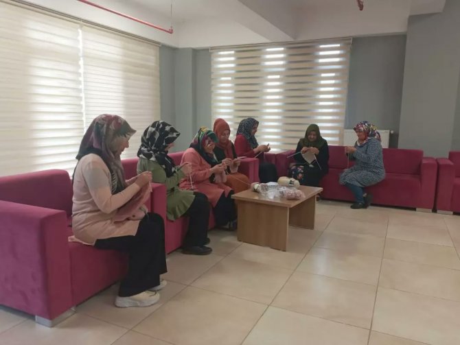 İ̇lmekleri İhtiyaç Sahibi Çocuklar İçin Atıyorlar