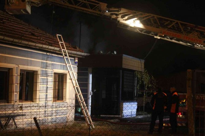Kayseri’de Bekçi Kulübesinde Yangın Paniği