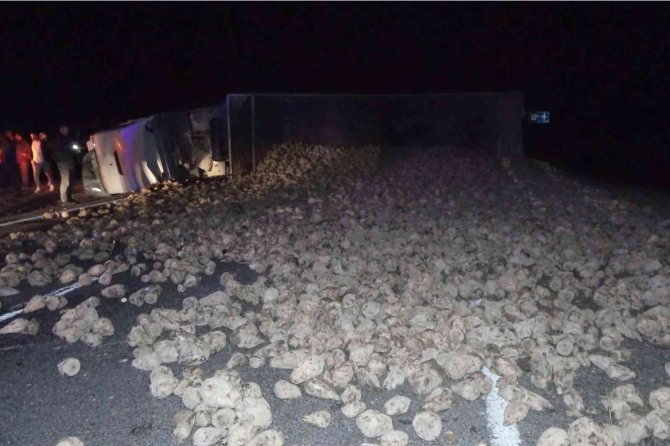 Kontrolden Çıkan Tır Karşı Şeride Geçti, Facianın Eşiğinden Dönüldü