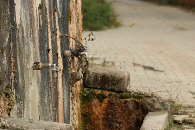 Tarihi Lahit, Köyün Çeşmesi Oldu