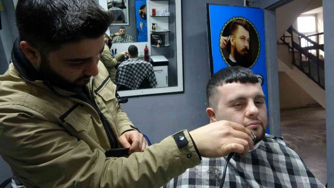 12 Yıldır Berberlik Yapan Kuaför, 5 Yıldır Engellileri Ücretsiz Tıraş Yapıyor