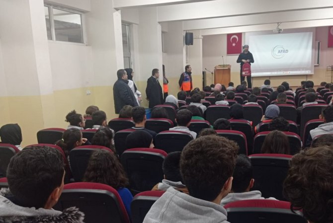 Muş’ta Lise Öğrencilerine Afet Eğitimi Verildi