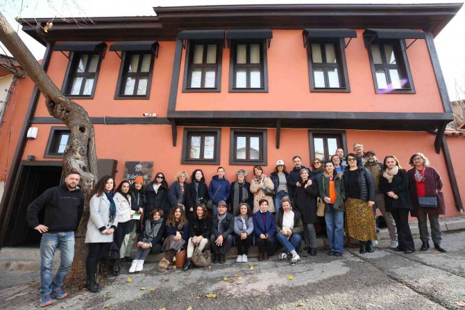 1984 Oyununa Büyük Övgü