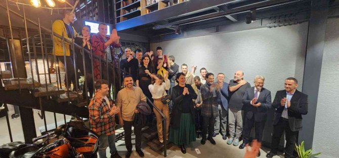 1984 Oyununa Büyük Övgü