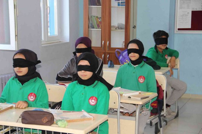 Bu İlçede Tüm Öğrenciler Bir Saatliğine Engelli Oldu