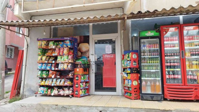 Hayırsever İş İnsanı Bakkalın Veresiye Defterindeki Borçları Ödedi