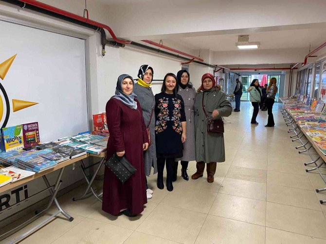 Pazaryeri’nde Kitap Fuarı Açıldı