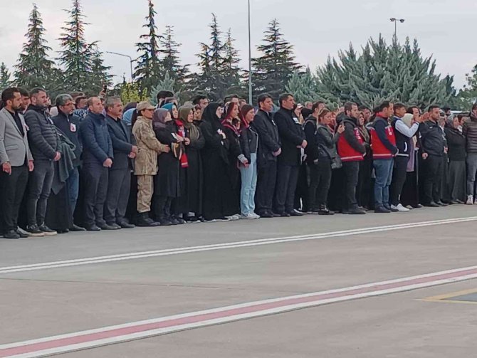Gaziantepli Şehitler İçin Havalimanında Tören