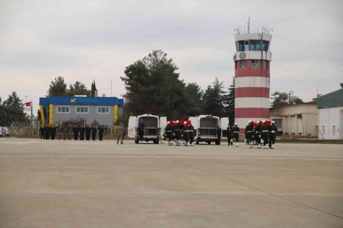 Gaziantepli Şehitler İçin Havalimanında Tören
