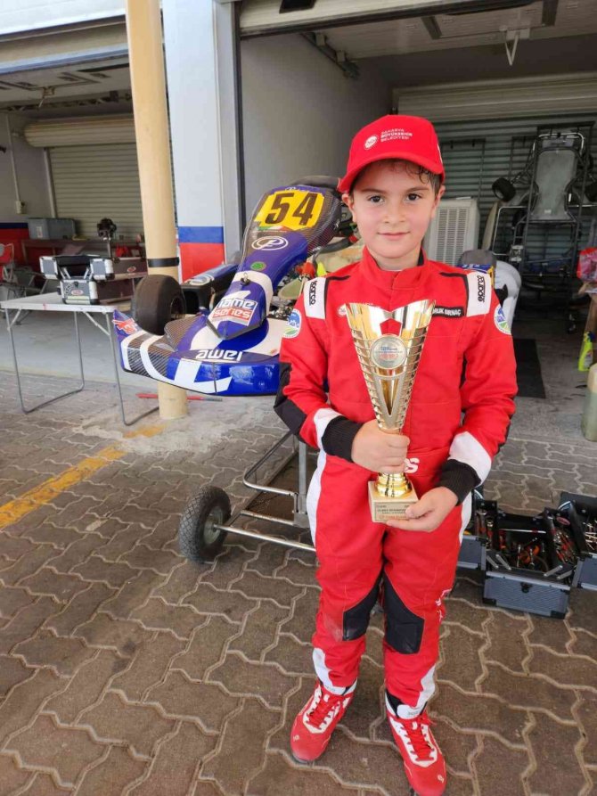 Büyükşehir Sporcusu Dubai’den Kupa İle Döndü