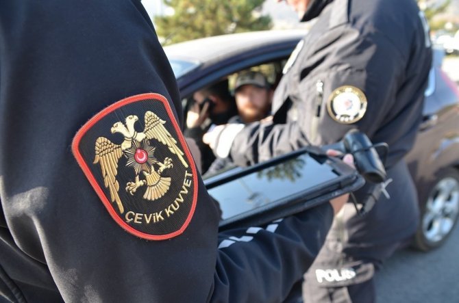 Samsun’da 2 Bin 275 Araç Ve Sürücüye Ceza, 143 Araca Trafikten Men