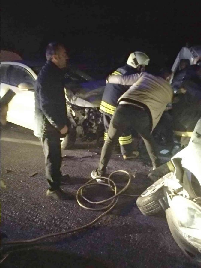 Samsun’da Otomobil Hafif Ticari Araç İle Çarpıştı: 2 Ölü, 5 Yaralı