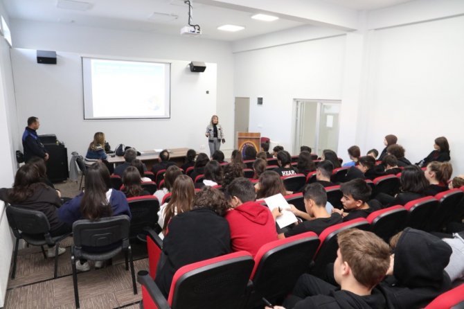 Burhaniye’de Sıfır Atık Eğitimleri Devam Ediyor