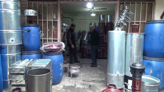 Siirt’te Köylü Şehirleşince Sobalar Elde Kaldı