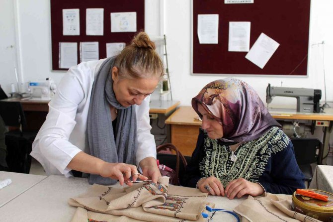 Sinop Halk Eğitim Merkezi Kursları Yoğun İlgi Görüyor