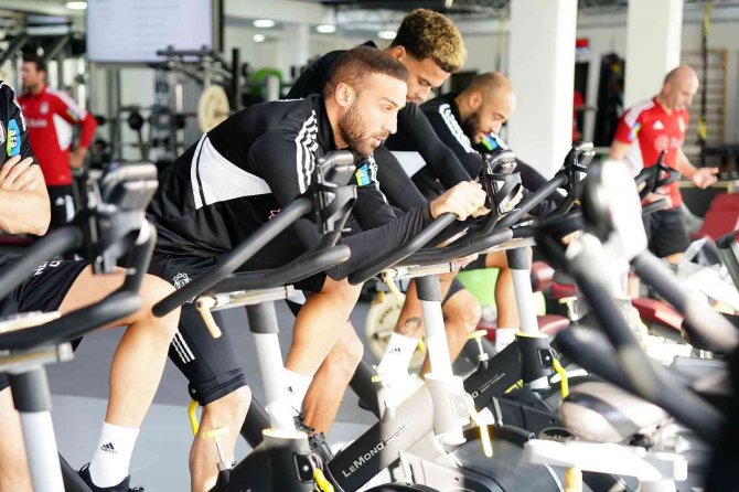 Beşiktaş Salonda Çalıştı