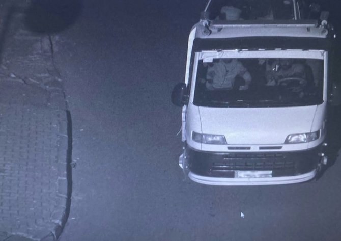 Tamircideki Otomobili Çekiciyle Çaldılar