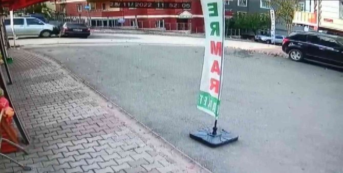 Ümraniye’de Bina Bahçesine Uçan Otomobil Daireye Çarptı: 3 Yaralı