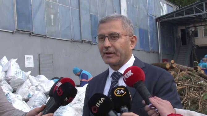 Üsküdar’da Atık Mobilyalardan 2 Bin 500 Ailenin Kışlık Yakacak İhtiyacı Karşılanıyor