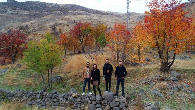 Harabe Evler Ve Sonbaharın Ahengi Görenleri Hayran Bırakıyor