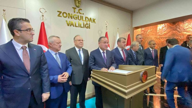 Adalet Bakanı Bekir Bozdağ’dan Valiliğe Ziyaret